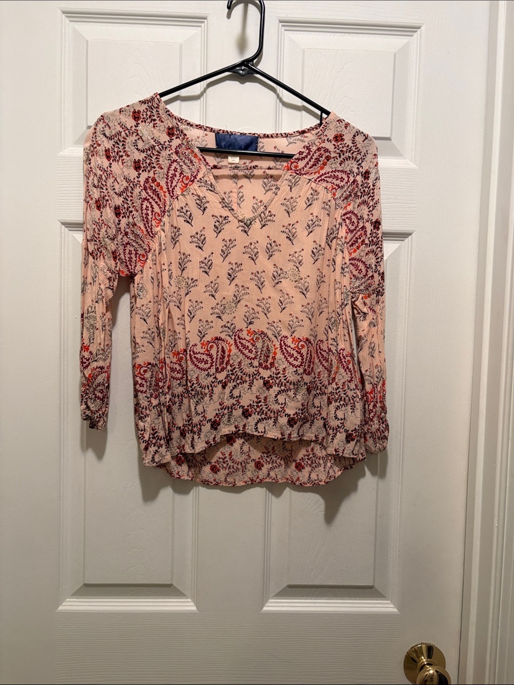 Source Unknown Peach Paisley Long Sleeve V-Neck Top